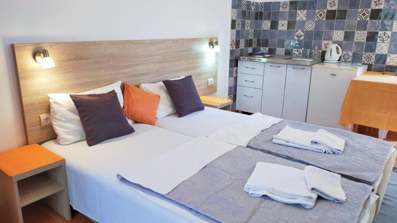 Guesthouse Tri Palme Bečići المظهر الخارجي الصورة