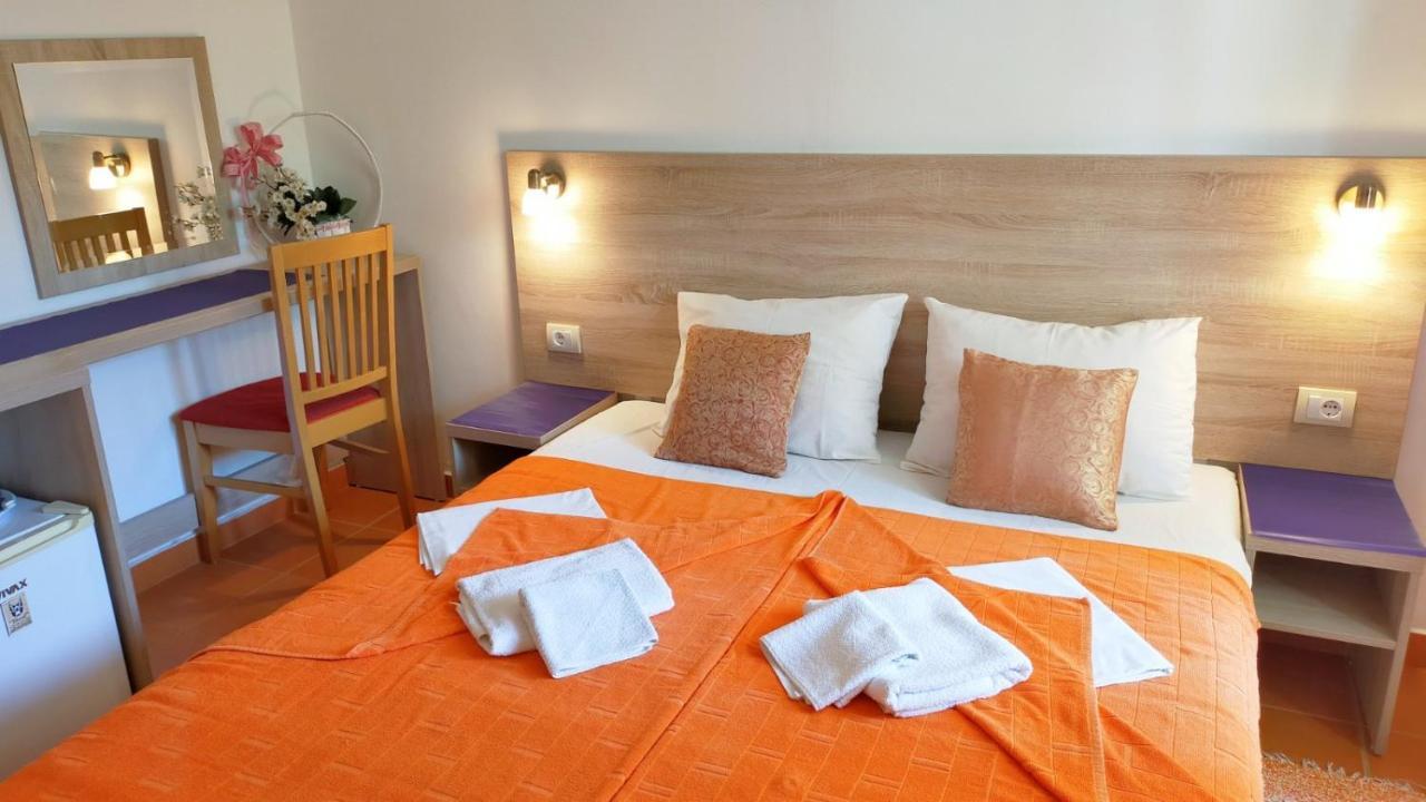 Guesthouse Tri Palme Bečići المظهر الخارجي الصورة